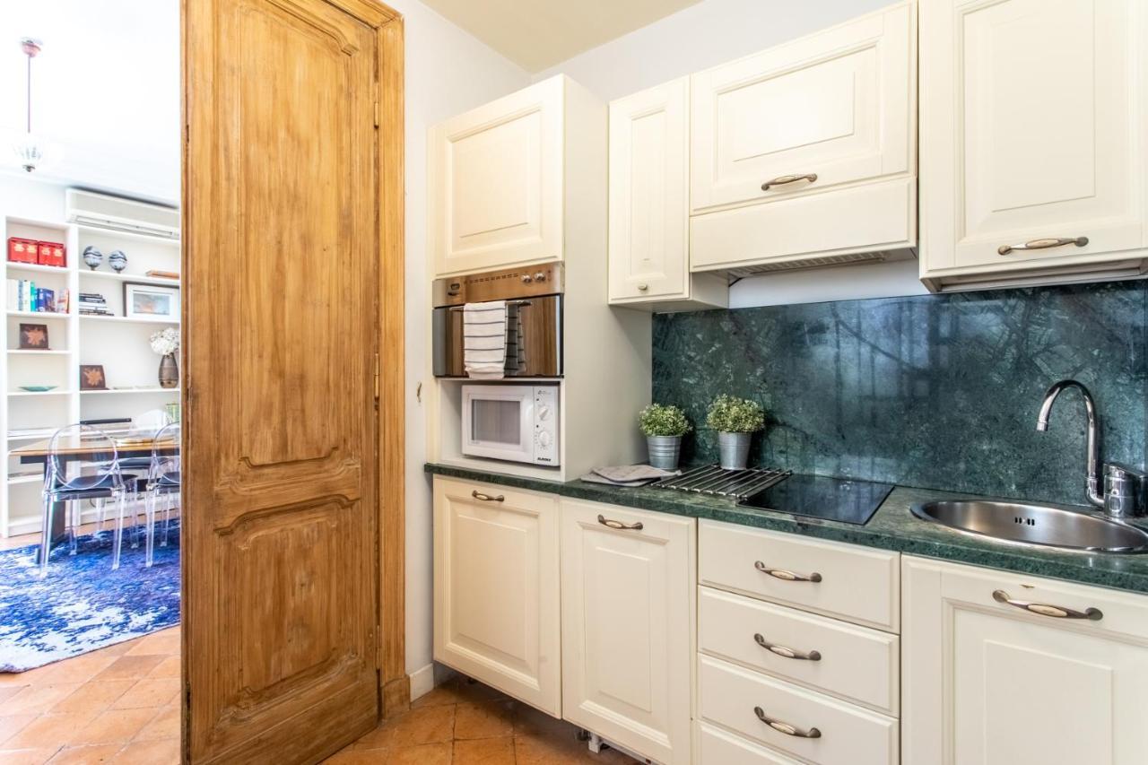 Apartment Frattina Rom