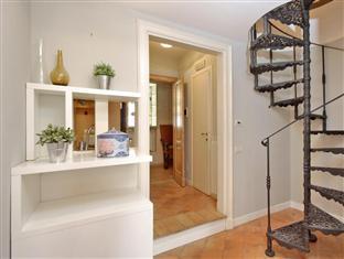 Apartment Frattina Rom