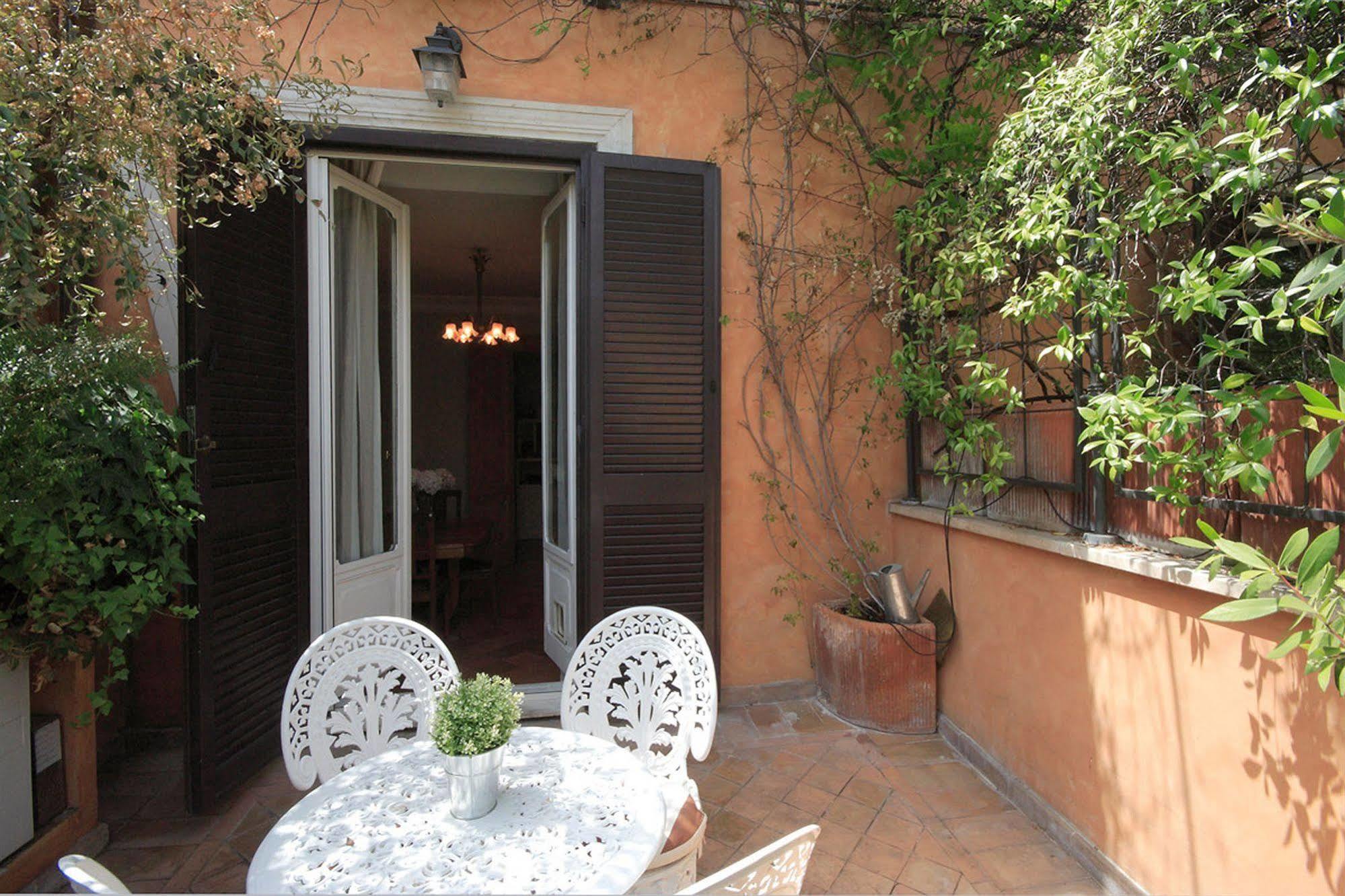 Apartment Frattina Rom